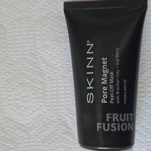 New Skinn pore magnet